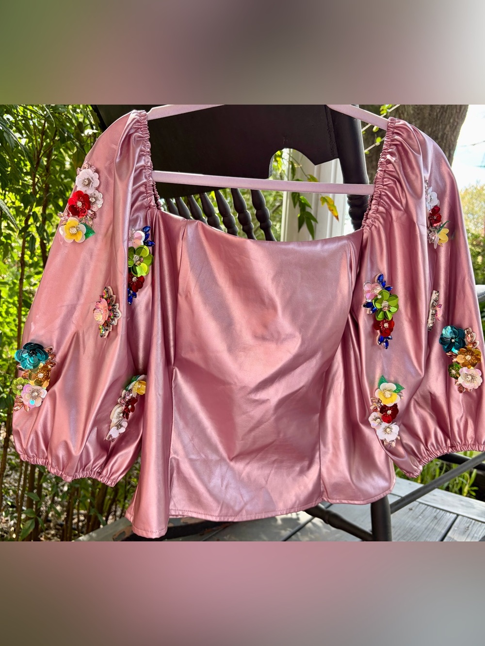 EUC!! QUEEN OF SPARKLES Pink Satin Puff Sleeve Top w/Multicolor Floral APPLS - Picture 6 of 6